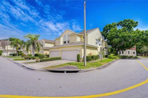 Townhouse in Largo, Florida 4 bedrooms, 170.38 sq.m. № 2166806 - photo 6