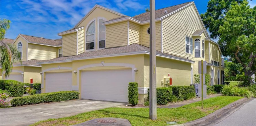Townhouse in Largo, Florida 4 bedrooms, 170.38 sq.m. № 2166806