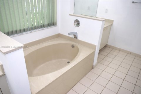 Villa ou maison à vendre à Palmetto Bay, Floride: 4 chambres, 231.33 m2 № 1965548 - photo 22