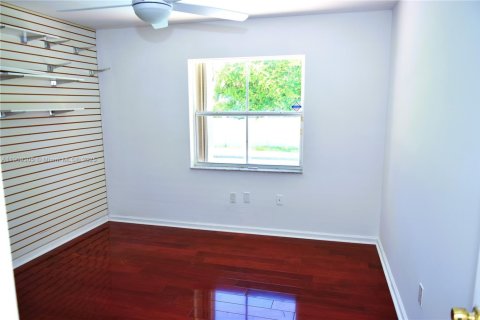 Villa ou maison à vendre à Palmetto Bay, Floride: 4 chambres, 231.33 m2 № 1965548 - photo 19