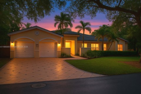 Villa ou maison à vendre à Palmetto Bay, Floride: 4 chambres, 231.33 m2 № 1965548 - photo 4