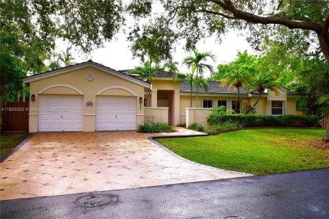 Villa ou maison à vendre à Palmetto Bay, Floride: 4 chambres, 231.33 m2 № 1965548 - photo 1