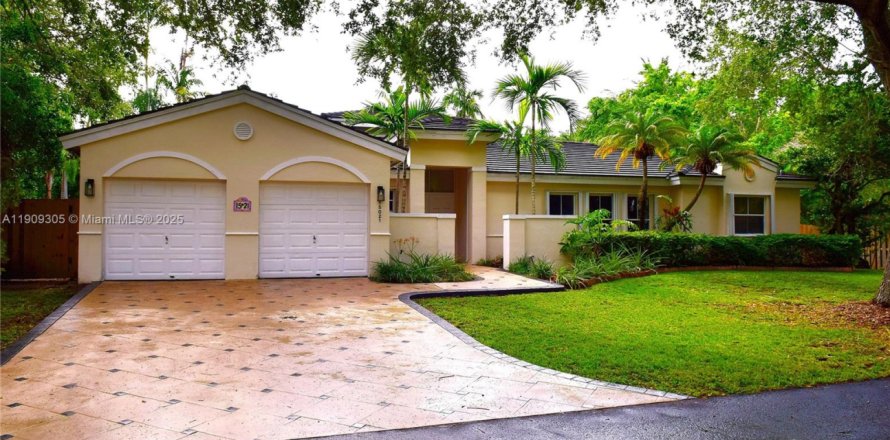 Villa ou maison à Palmetto Bay, Floride 4 chambres, 231.33 m2 № 1965548