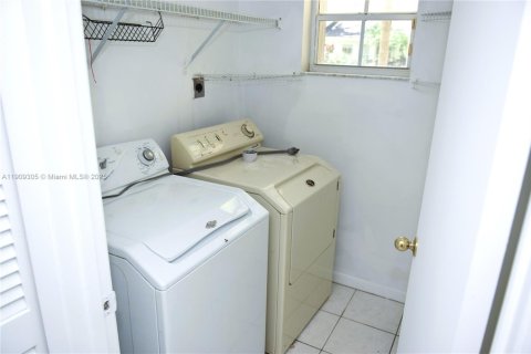 Villa ou maison à vendre à Palmetto Bay, Floride: 4 chambres, 231.33 m2 № 1965548 - photo 28