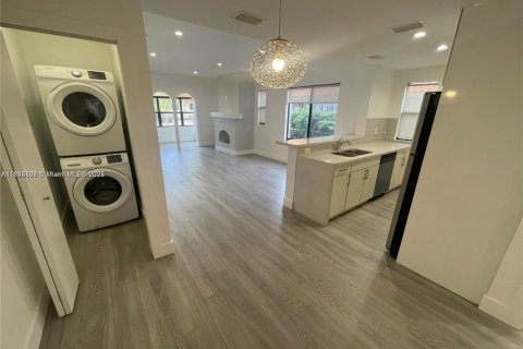 Снять в аренду квартиру в Майами, Флорида 2 спальни, 444.44м2, № 1841061 - фото 6