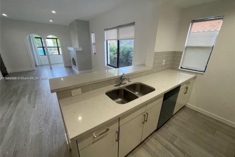 Снять в аренду квартиру в Майами, Флорида 2 спальни, 444.44м2, № 1841061 - фото 5