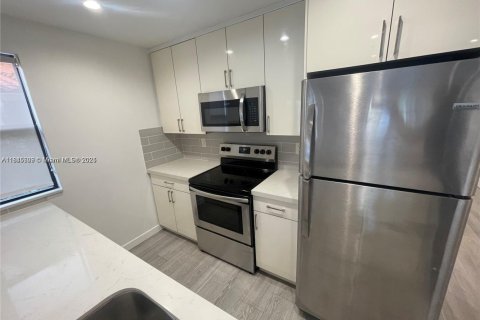 Снять в аренду квартиру в Майами, Флорида 2 спальни, 444.44м2, № 1841061 - фото 4