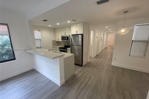 Снять в аренду квартиру в Майами, Флорида 2 спальни, 444.44м2, № 1841061 - фото 2