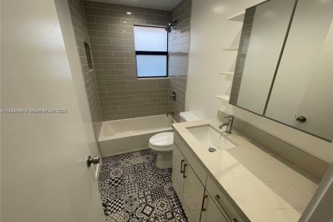 Снять в аренду квартиру в Майами, Флорида 2 спальни, 444.44м2, № 1841061 - фото 9