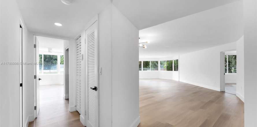 Condominio en Miami, Florida, 2 dormitorios № 1707756