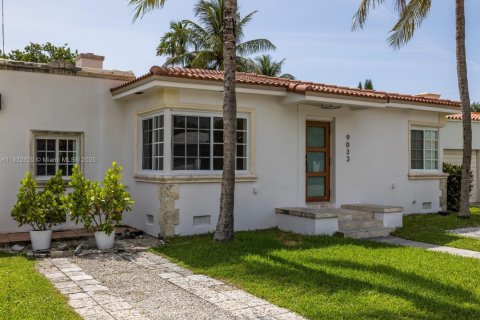 House in Surfside, Florida 3 bedrooms, 159.05 sq.m. № 1814435 - photo 7