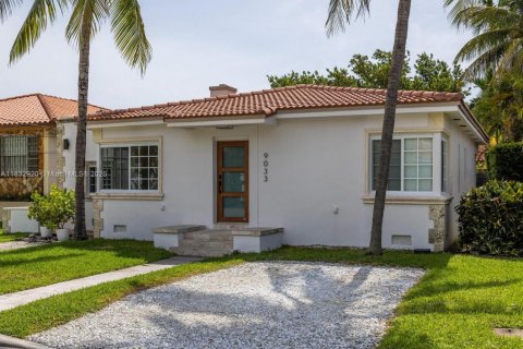 House in Surfside, Florida 3 bedrooms, 159.05 sq.m. № 1814435 - photo 6