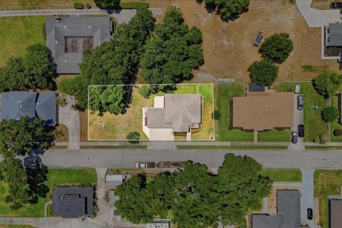 House in Auburndale, Florida 4 bedrooms, 269.42 sq.m. № 2238529 - photo 5