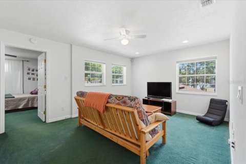 House in Auburndale, Florida 4 bedrooms, 269.42 sq.m. № 2238529 - photo 15
