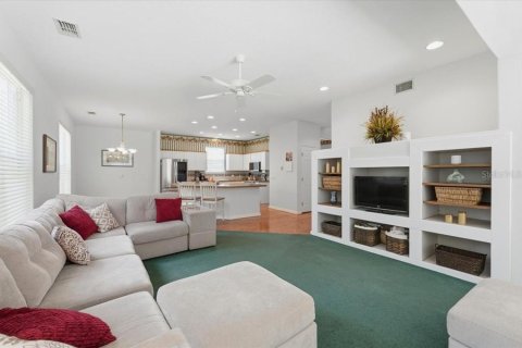 House in Auburndale, Florida 4 bedrooms, 269.42 sq.m. № 2238529 - photo 10