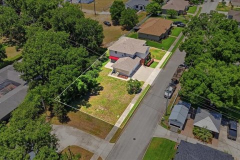 House in Auburndale, Florida 4 bedrooms, 269.42 sq.m. № 2238529 - photo 4