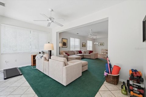 House in Auburndale, Florida 4 bedrooms, 269.42 sq.m. № 2238529 - photo 11