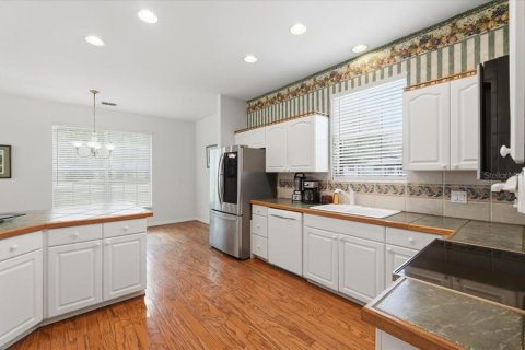House in Auburndale, Florida 4 bedrooms, 269.42 sq.m. № 2238529 - photo 17