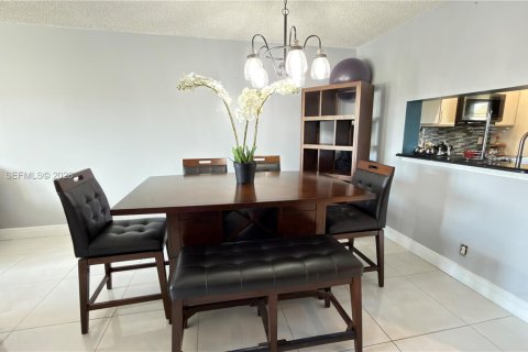 Condo in Pembroke Pines, Florida, 2 bedrooms  № 2040681 - photo 30