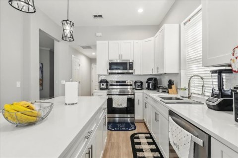 House in Kissimmee, Florida 4 bedrooms, 275.08 sq.m. № 1747120 - photo 15