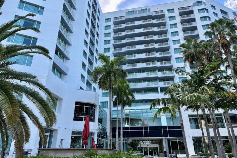 Condominio en Fort Lauderdale, Florida, 1 dormitorio  № 2076844