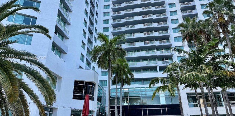 Condominio en Fort Lauderdale, Florida, 1 dormitorio № 2076844