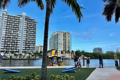 Condominio en venta en Fort Lauderdale, Florida, 1 dormitorio, 31.68 m2 № 2076844 - foto 4
