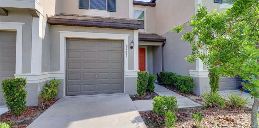Townhouse in Wesley Chapel, Florida 3 bedrooms, 148.36 sq.m. № 2429007