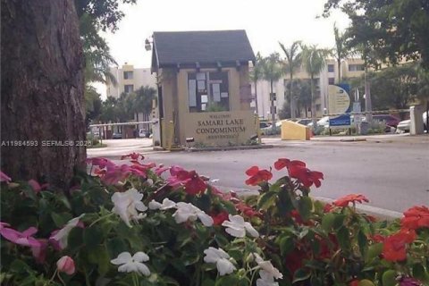 Снять в аренду кондоминиум в Хайалиа Гарденс, Флорида 2 спальни, № 2045896 - фото 2