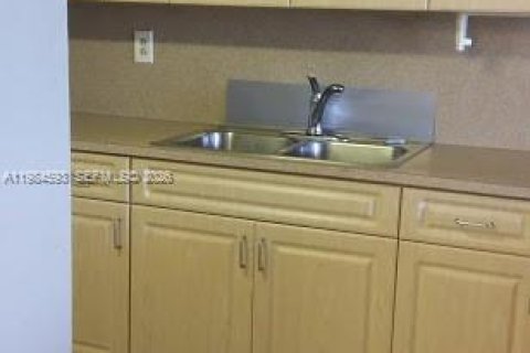 Снять в аренду кондоминиум в Хайалиа Гарденс, Флорида 2 спальни, № 2045896 - фото 9