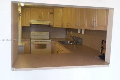 Снять в аренду кондоминиум в Хайалиа Гарденс, Флорида 2 спальни, № 2045896 - фото 8