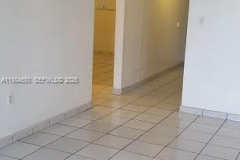 Снять в аренду кондоминиум в Хайалиа Гарденс, Флорида 2 спальни, № 2045896 - фото 7