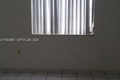 Снять в аренду кондоминиум в Хайалиа Гарденс, Флорида 2 спальни, № 2045896 - фото 5