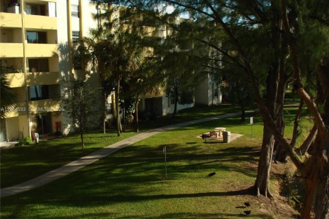 Кондоминиум с 2 спальнями в Хайалиа Гарденс, Флорида № 2045896