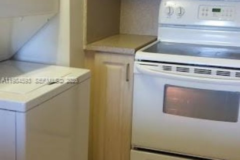 Снять в аренду кондоминиум в Хайалиа Гарденс, Флорида 2 спальни, № 2045896 - фото 10