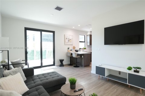 Townhouse in Hallandale Beach, Florida 3 bedrooms, 119.84 sq.m. № 2041889 - photo 6