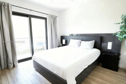 Townhouse in Hallandale Beach, Florida 3 bedrooms, 119.84 sq.m. № 2041889 - photo 26