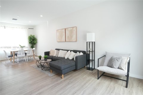 Townhouse in Hallandale Beach, Florida 3 bedrooms, 119.84 sq.m. № 2041889 - photo 4