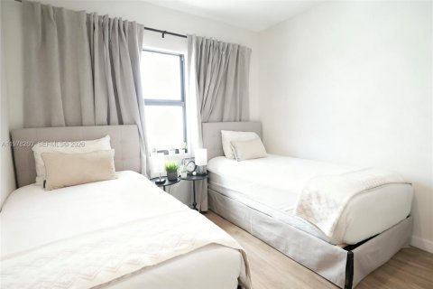 Townhouse in Hallandale Beach, Florida 3 bedrooms, 119.84 sq.m. № 2041889 - photo 12