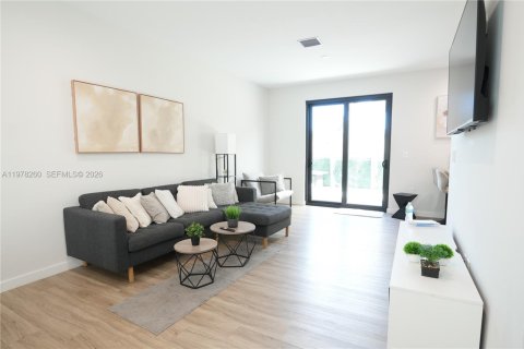 Townhouse in Hallandale Beach, Florida 3 bedrooms, 119.84 sq.m. № 2041889 - photo 19