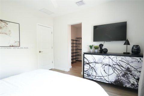 Townhouse in Hallandale Beach, Florida 3 bedrooms, 119.84 sq.m. № 2041889 - photo 23
