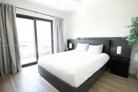 Townhouse in Hallandale Beach, Florida 3 bedrooms, 119.84 sq.m. № 2041889 - photo 27