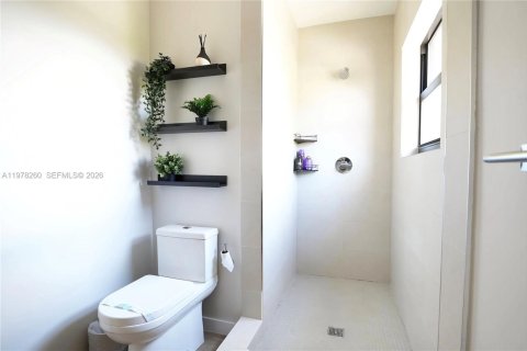 Townhouse in Hallandale Beach, Florida 3 bedrooms, 119.84 sq.m. № 2041889 - photo 24