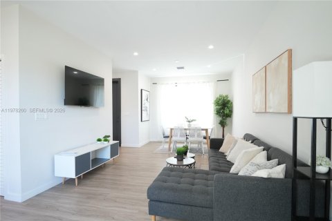 Townhouse in Hallandale Beach, Florida 3 bedrooms, 119.84 sq.m. № 2041889 - photo 20