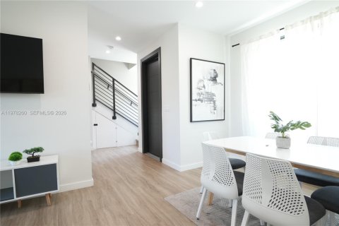 Townhouse in Hallandale Beach, Florida 3 bedrooms, 119.84 sq.m. № 2041889 - photo 3