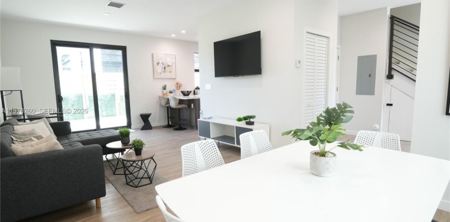 Townhouse in Hallandale Beach, Florida 3 bedrooms, 119.84 sq.m. № 2041889