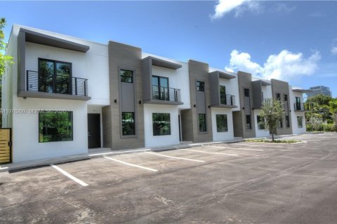 Townhouse in Hallandale Beach, Florida 3 bedrooms, 119.84 sq.m. № 2041889 - photo 2