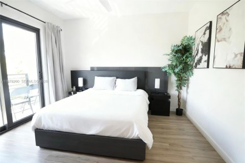 Townhouse in Hallandale Beach, Florida 3 bedrooms, 119.84 sq.m. № 2041889 - photo 22