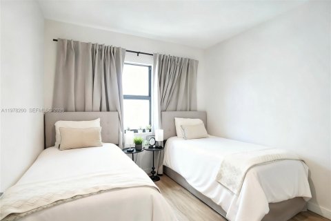 Townhouse in Hallandale Beach, Florida 3 bedrooms, 119.84 sq.m. № 2041889 - photo 14