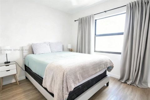 Townhouse in Hallandale Beach, Florida 3 bedrooms, 119.84 sq.m. № 2041889 - photo 15